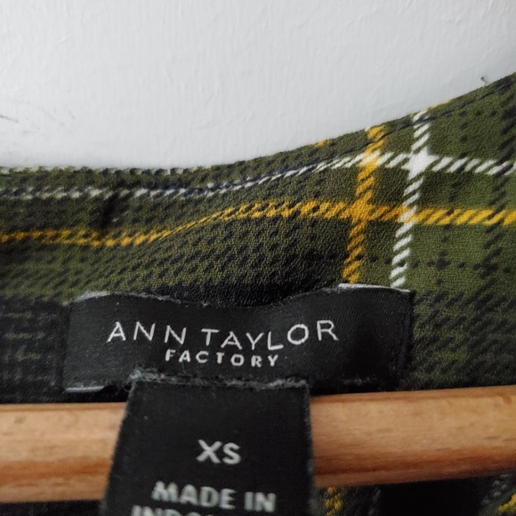 Plaid blouse with tie - Picture 4 of 4